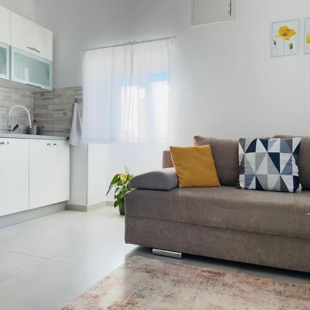 Apartment Erika - For 2 Near The Beach พูลา ภายนอก รูปภาพ