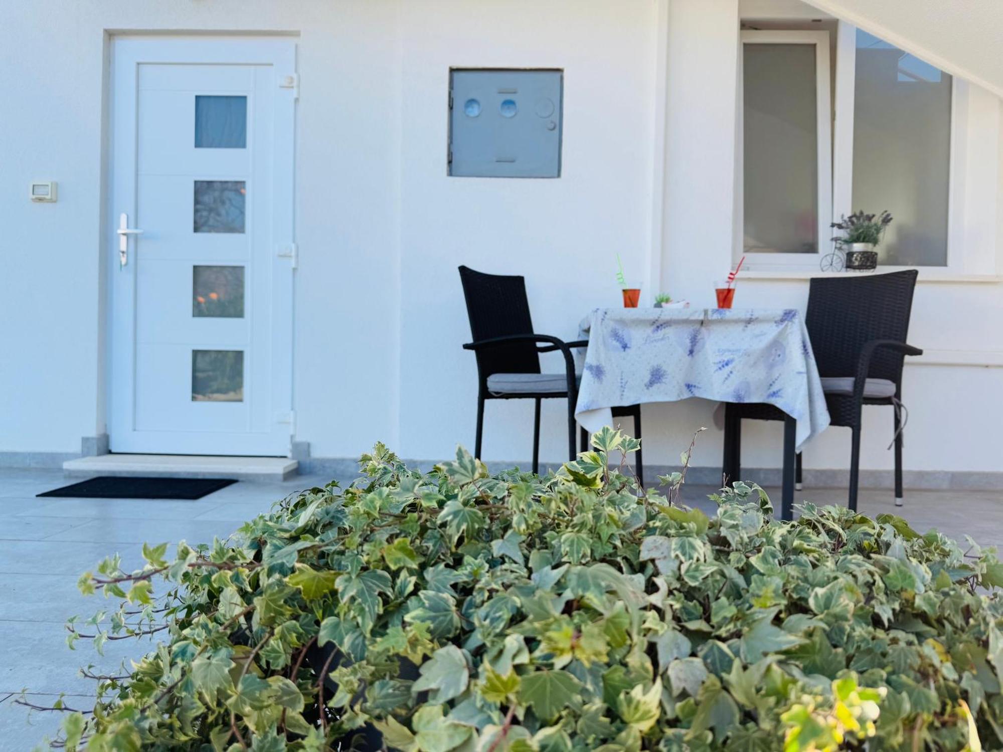 Apartment Erika - For 2 Near The Beach พูลา ภายนอก รูปภาพ