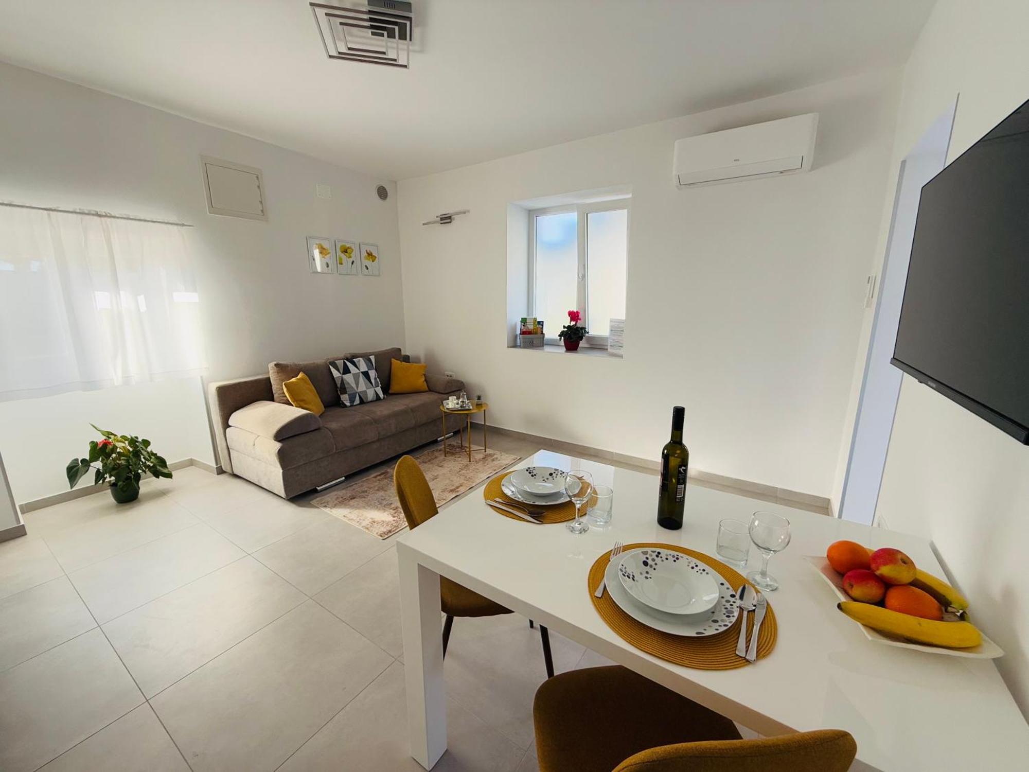 Apartment Erika - For 2 Near The Beach พูลา ภายนอก รูปภาพ